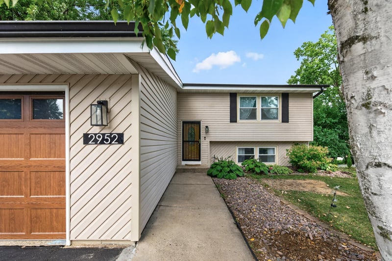2952 Center Rd SW, Prior Lake, MN 55372