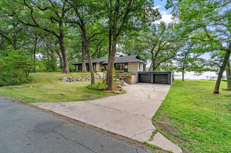 12 W Shore Rd, North Oaks, MN 55127