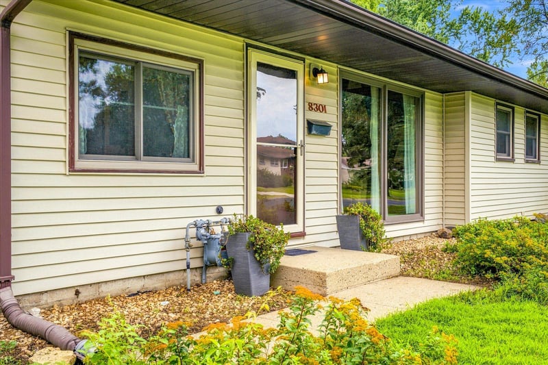8301 Elliot Ave S, Bloomington, MN 55420