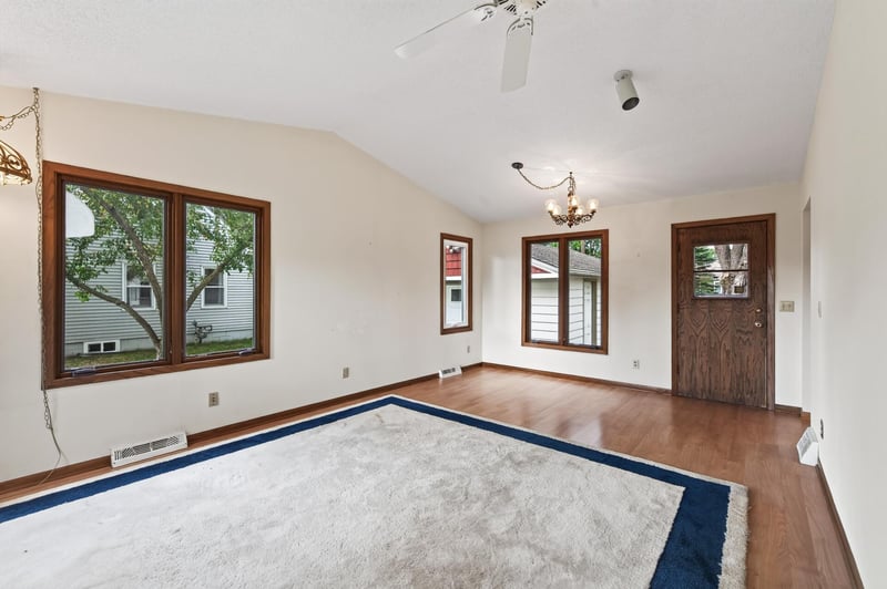 7936 Greenfield Ave, Mounds View, MN 55112