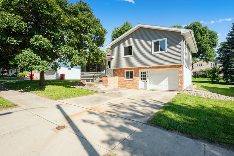 807 26th St NW, Rochester, MN 55901