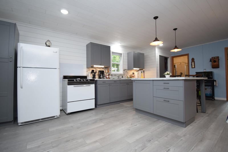 N4082 Deep Lake Rd, Sarona, WI 54870