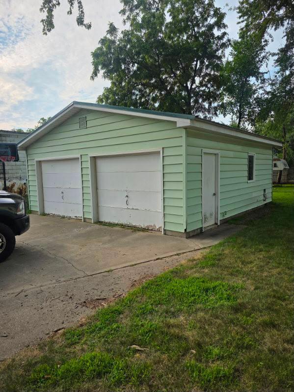 734 8th St, Westbrook, MN 56183