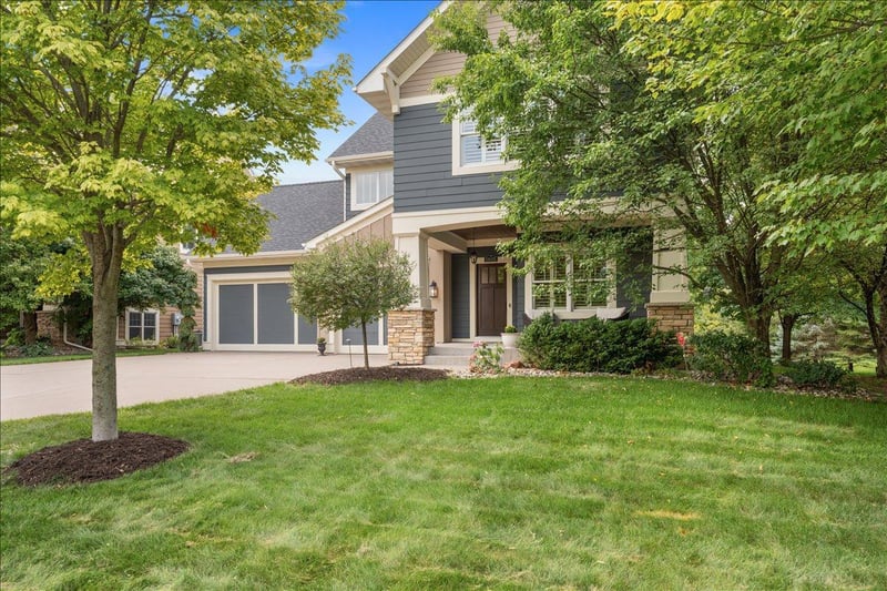 11605 Ivywood Trl, Woodbury, MN 55129