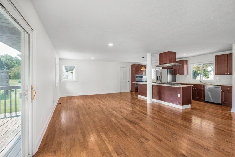2958 Vanderbie St, Little Canada, MN 55117