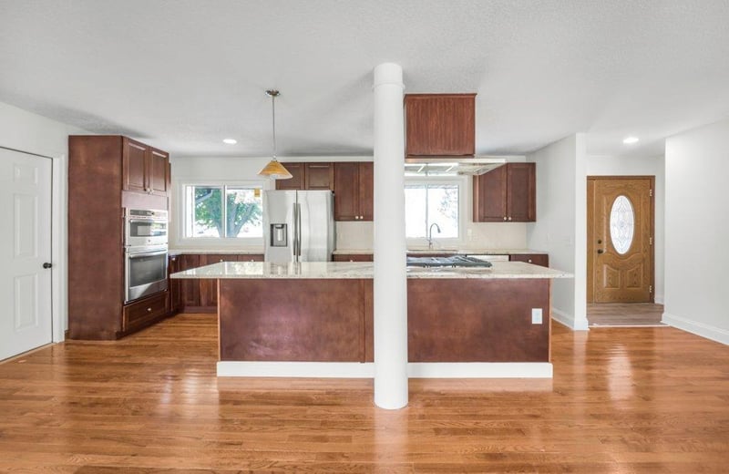 2958 Vanderbie St, Little Canada, MN 55117