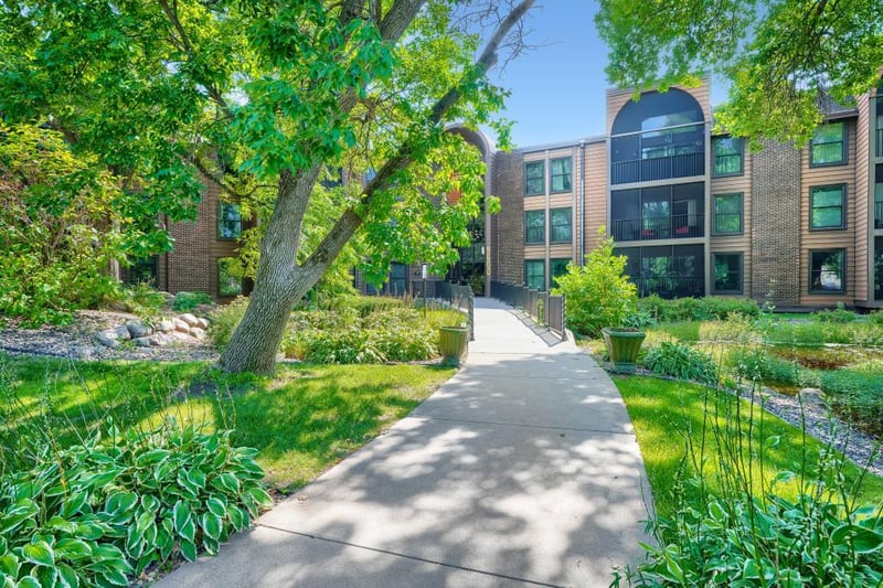 9600 Portland Ave S #317, Bloomington, MN 55420