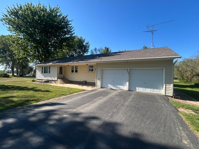 2425 East Ave, Worthington, MN 56187