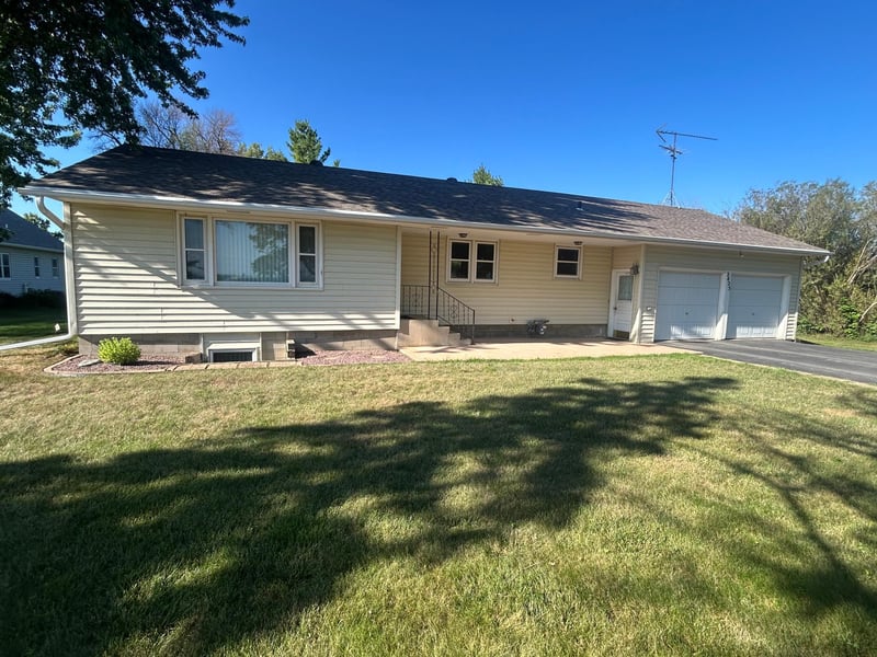 2425 East Ave, Worthington, MN 56187
