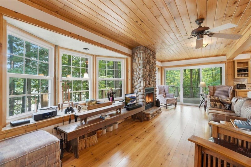 530 Round Lake Ct, Osceola, WI 54020