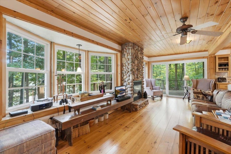 530 Round Lake Ct, Osceola, WI 54020