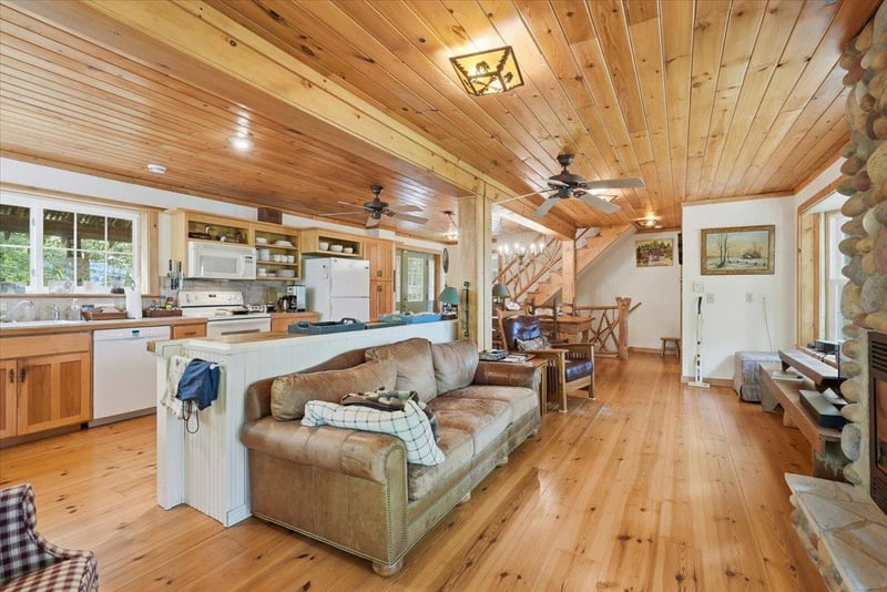 530 Round Lake Ct, Osceola, WI 54020
