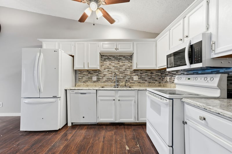 207 Shawnee Trl, Shakopee, MN 55379