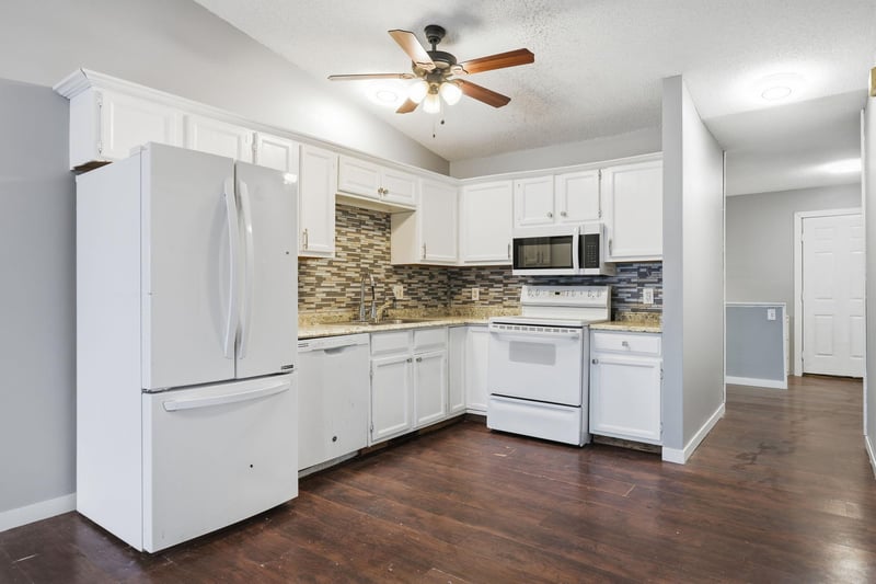 207 Shawnee Trl, Shakopee, MN 55379
