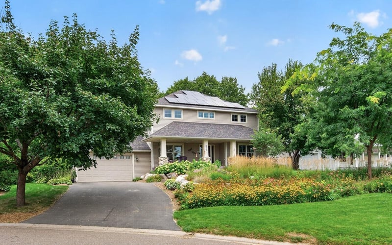 877 New Century Blvd S, Maplewood, MN 55119