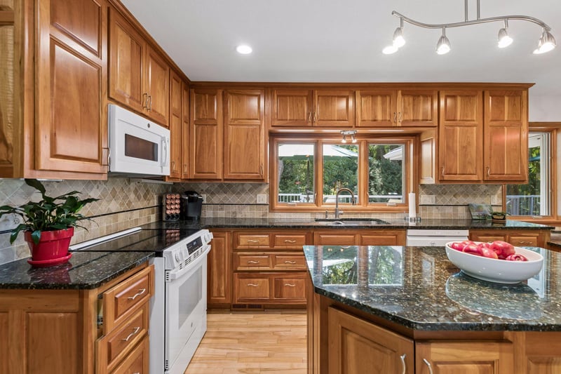 12915 Lone Oak Dr, Minnetonka, MN 55305