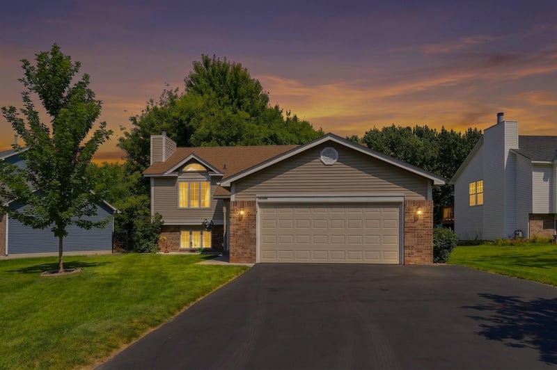 12959 Black Hills Dr, Burnsville, MN 55337