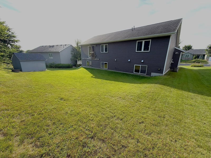 3221 Lakeridge Dr NW, Rochester, MN 55901