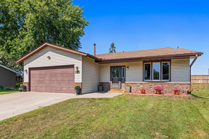 1916 84th Ave N, Brooklyn Park, MN 55444
