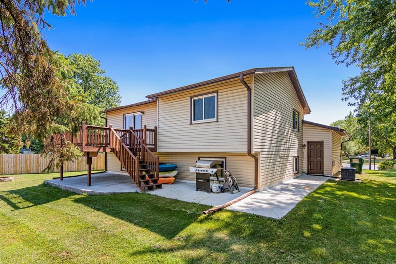 1916 84th Ave N, Brooklyn Park, MN 55444