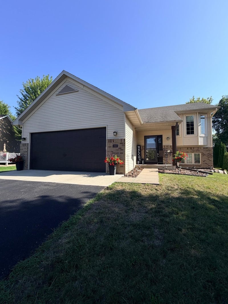 924 Firethorne Trl, Jordan, MN 55352