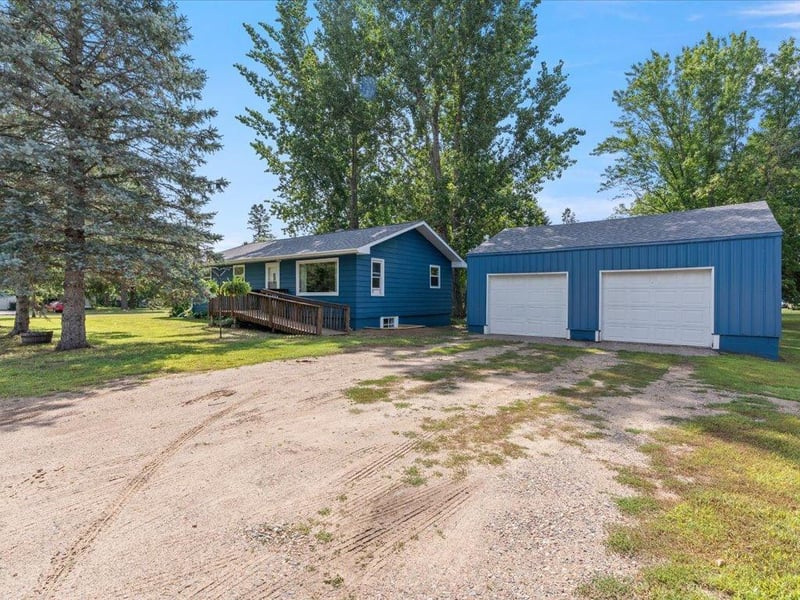 64 Cedar St E, Motley, MN 56466