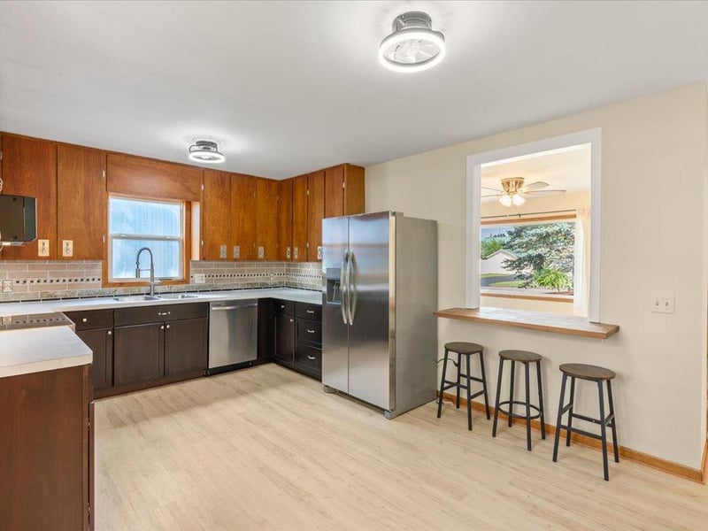 64 Cedar St E, Motley, MN 56466