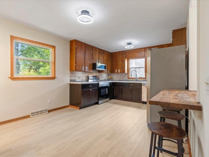64 Cedar St E, Motley, MN 56466