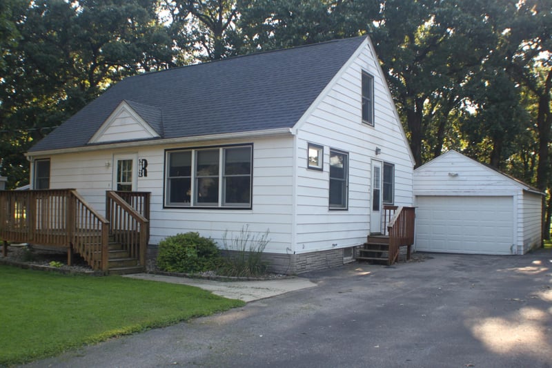 202 4th St NW, Rose Creek, MN 55970