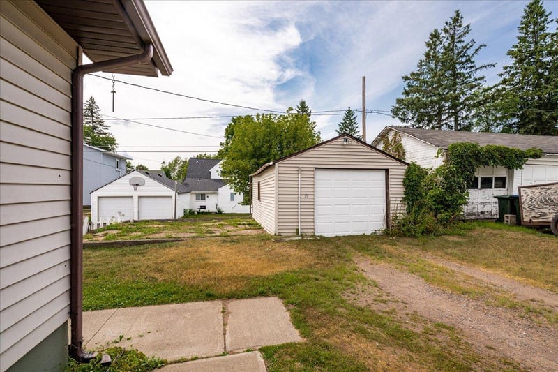 331 13th St, Cloquet, MN 55720