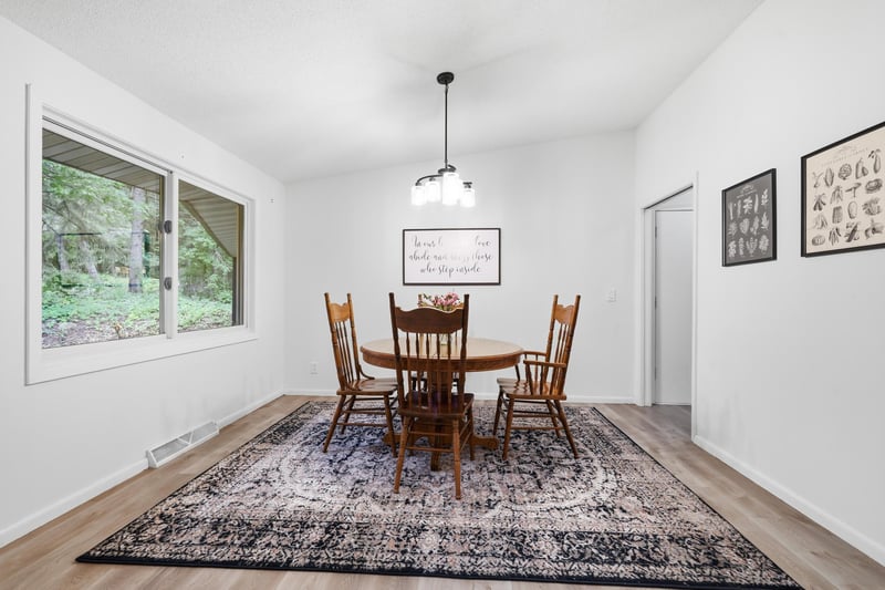 135 Sabra Ct, Apple Valley, MN 55124