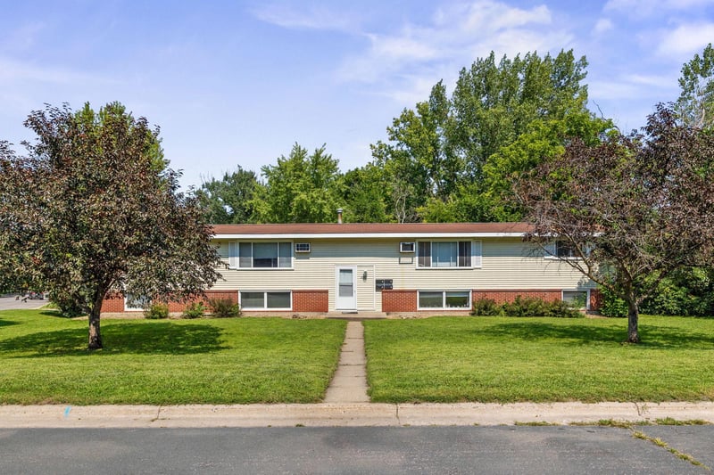 255 6th Ave NE, Hutchinson, MN 55350