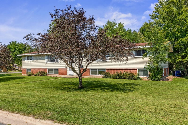 255 6th Ave NE, Hutchinson, MN 55350