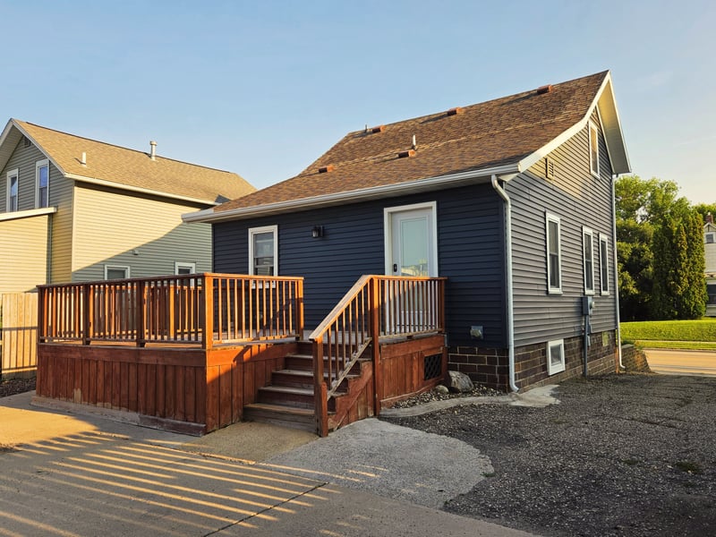 615 Elm Ave W, Waseca, MN 56093