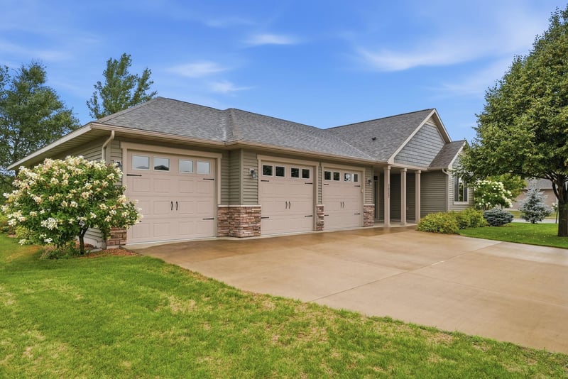 7022 Northwood Ln, Saint Cloud, MN 56303