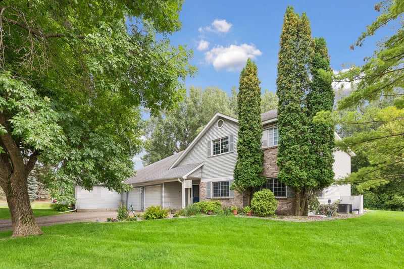 15275 Lesley Ln, Eden Prairie, MN 55346
