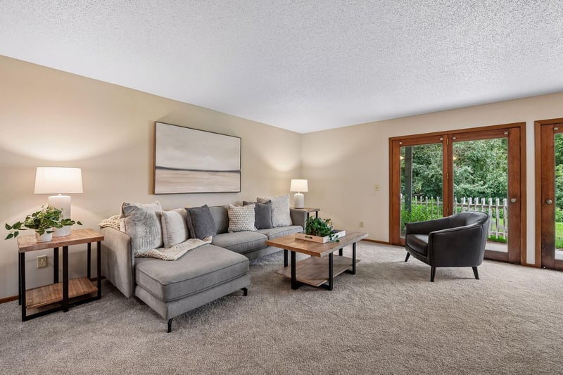 15275 Lesley Ln, Eden Prairie, MN 55346