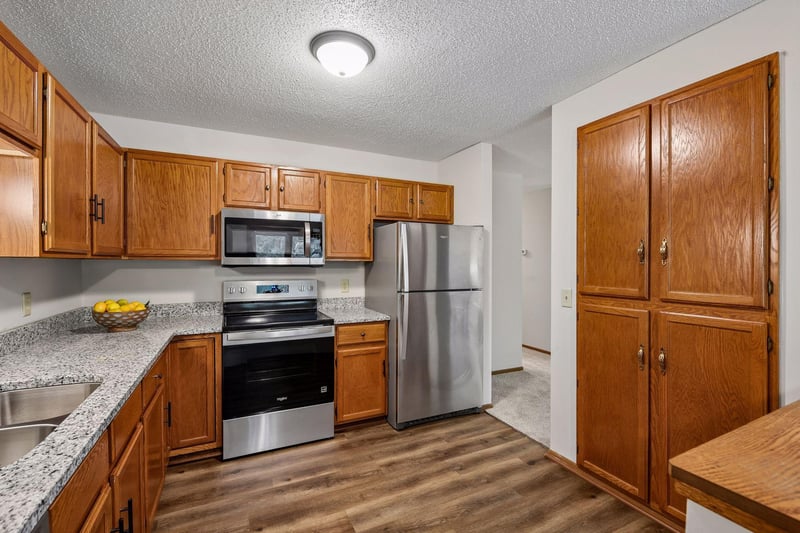 15275 Lesley Ln, Eden Prairie, MN 55346