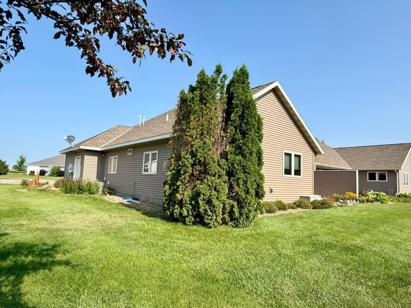 39202 Wild Rose Ct, Sauk Centre, MN 56378