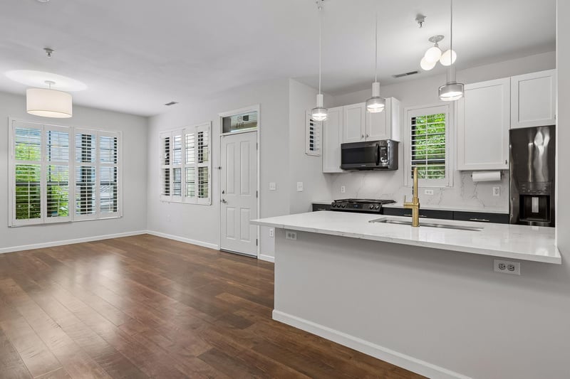 2566 Ellis Ave #104, Saint Paul, MN 55114