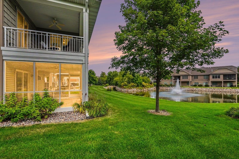 10776 Lyndale Bluffs Trl, Bloomington, MN 55420