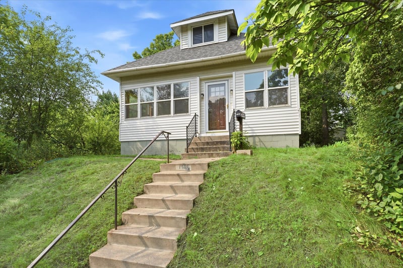1565 7th St E, Saint Paul, MN 55106