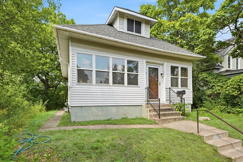 1565 7th St E, Saint Paul, MN 55106