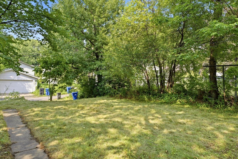 1565 7th St E, Saint Paul, MN 55106