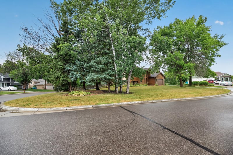 11607 Hillside Cir, Champlin, MN 55316