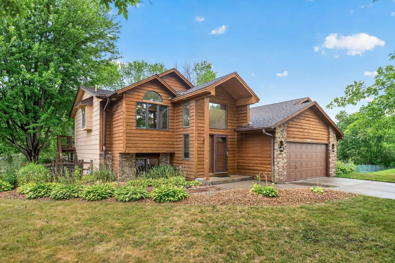 11607 Hillside Cir, Champlin, MN 55316