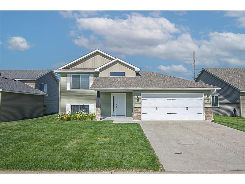 1051 Yellowstone Ave, Saint Cloud, MN 56303