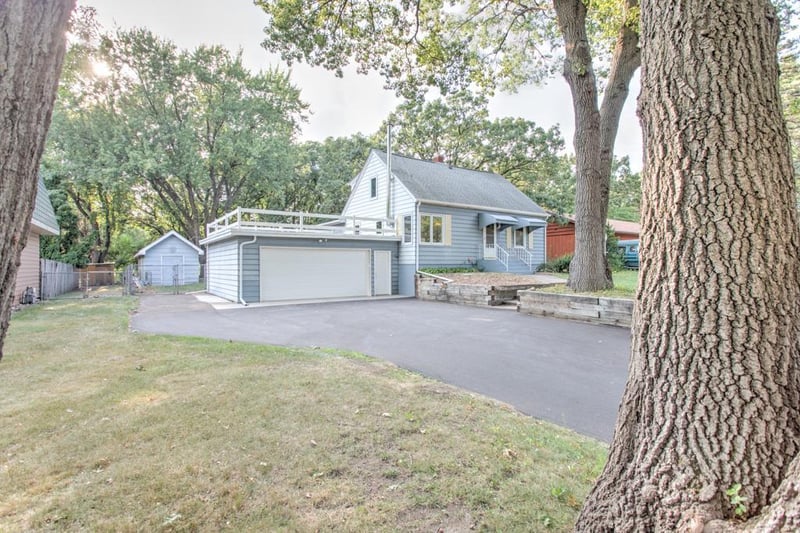 7846 Long Lake Rd, Mounds View, MN 55112