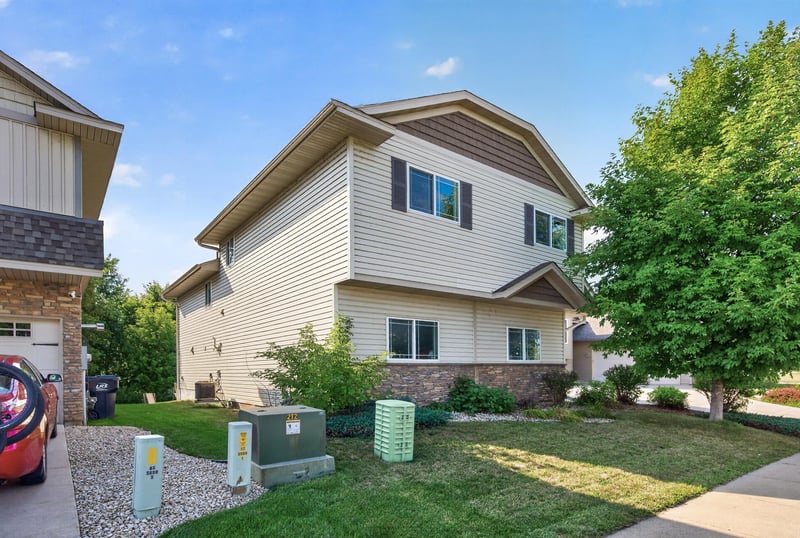 9379 Goodrich Dr, Monticello, MN 55362