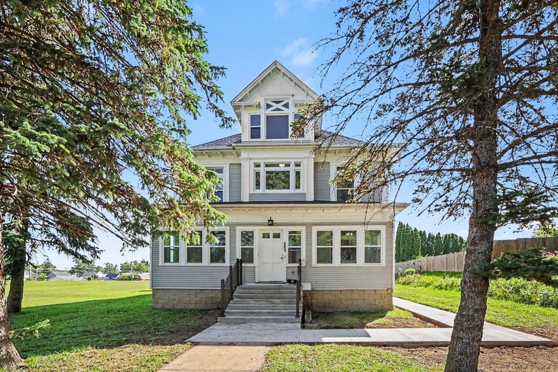 501 Forest St, Kenyon, MN 55946